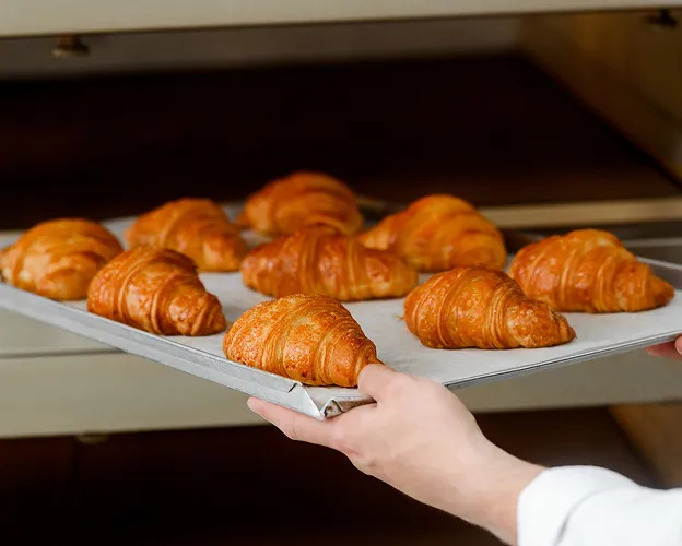 viennoiseries croissant au four à La Chapelle-Saint-Ursin près de Bourges dans le Cher 18